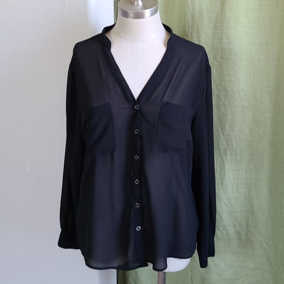 Woman's Top - Picture 1 of 6